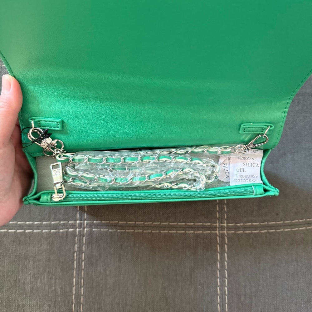 NWT💎 Badgley Mischka Kelly Green Leather Crossbody - Picture 6 of 10